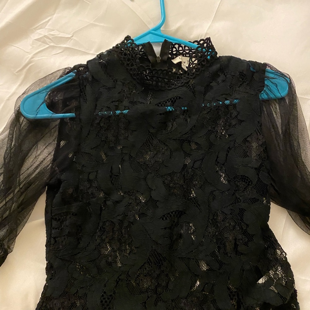 Selling shirt size small color black